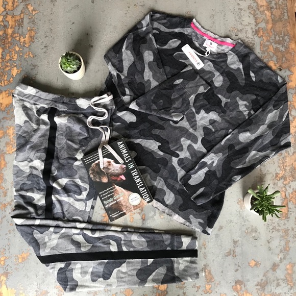 Sundry Sweaters - Sundry Gray Camo Knit Joggers & Cashmere Crewneck